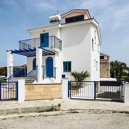 Phaedrus Living: Garden Ayios Therissos *